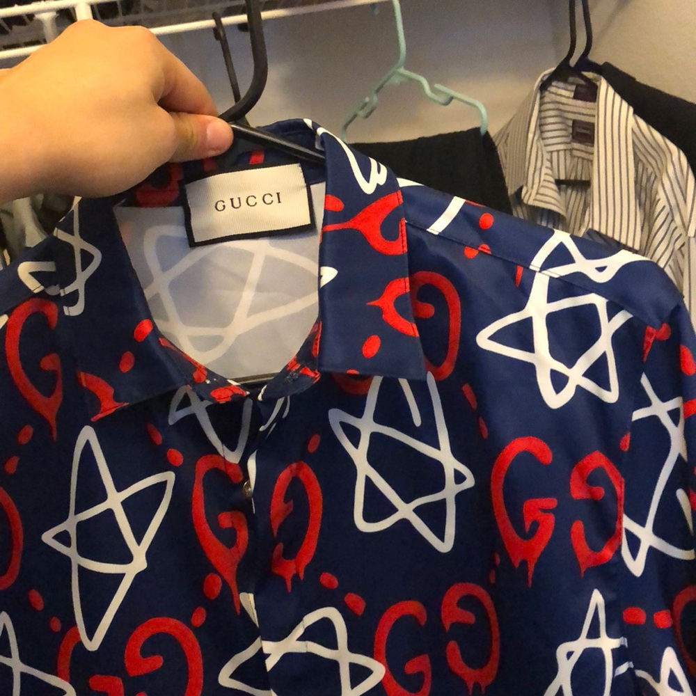 Gucci button down Sz XL fits like a L.