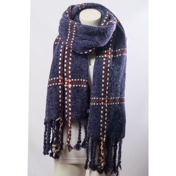 Price Drop! Navy Chunky Plaid Blanket Scarf - Picture 4 of 4