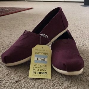 Burgundy TOMS- never worn NWT
