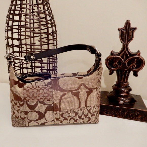 Coach Handbags - Vintage Coach Handbag w/ Blk Patent Leather Strap