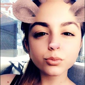 Meet your Posher, Laura