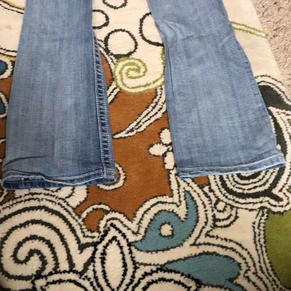 Light Wash Miss Me Jeans - Picture 4 of 4