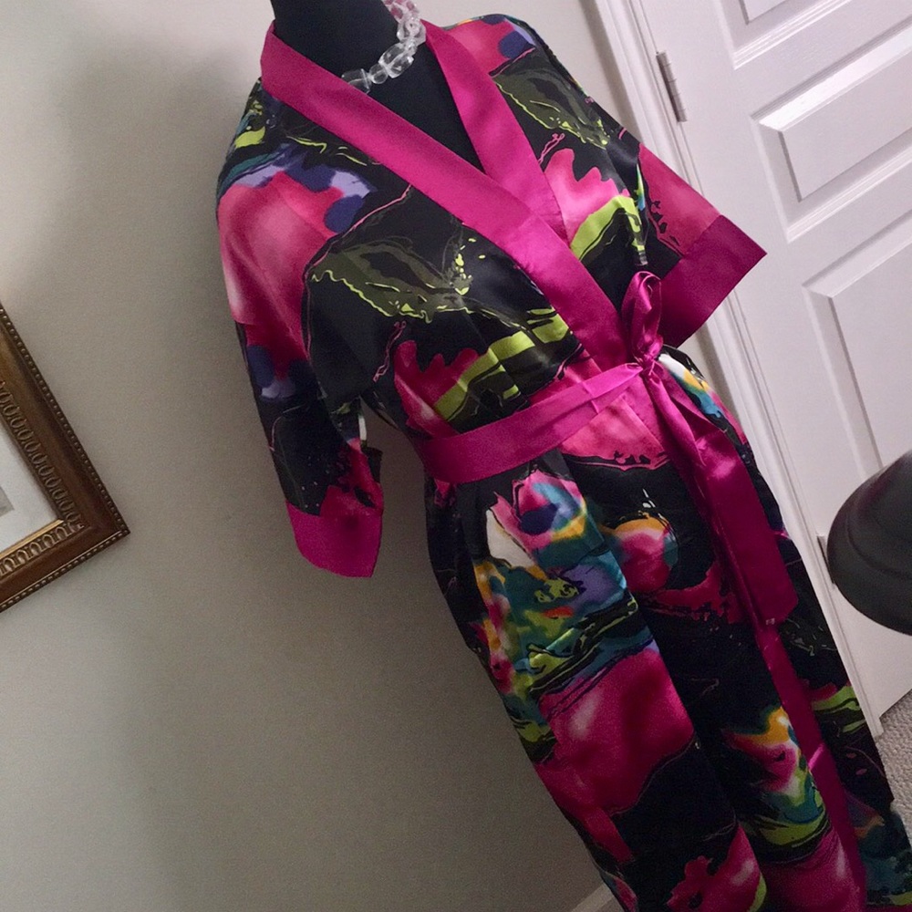 Look smashing in a fabulous little lounge outfit.