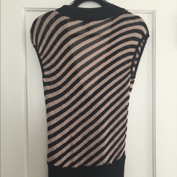 Stripe top. - Picture 3 of 4