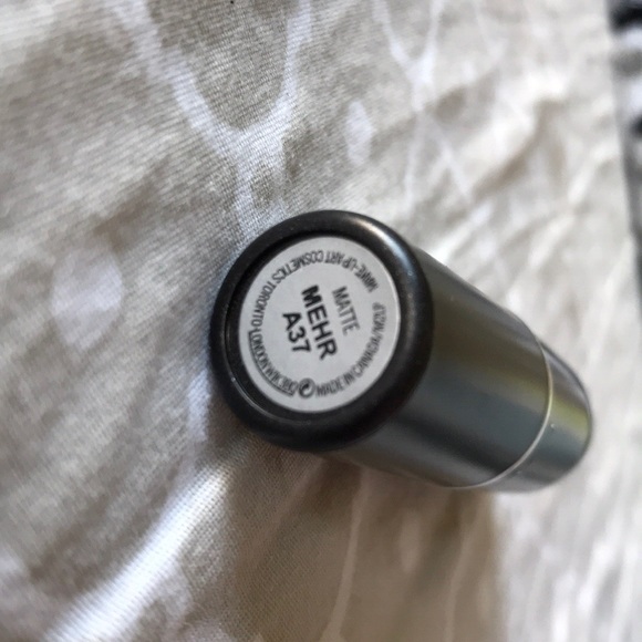NEW MAC MEHR LIPSTICK - Picture 3 of 6