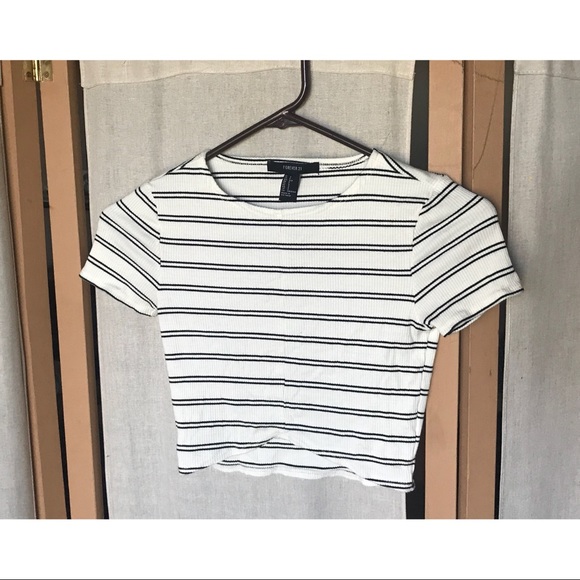 Forever 21 Tops - 💗SALE💗Forever 21 Ribbed Curve-Hem Crop Top