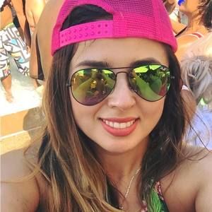 Meet your Posher, Carolina