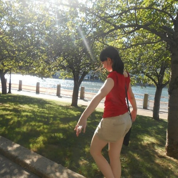 Meet your Posher, Kristin - Picture 1 of 1
