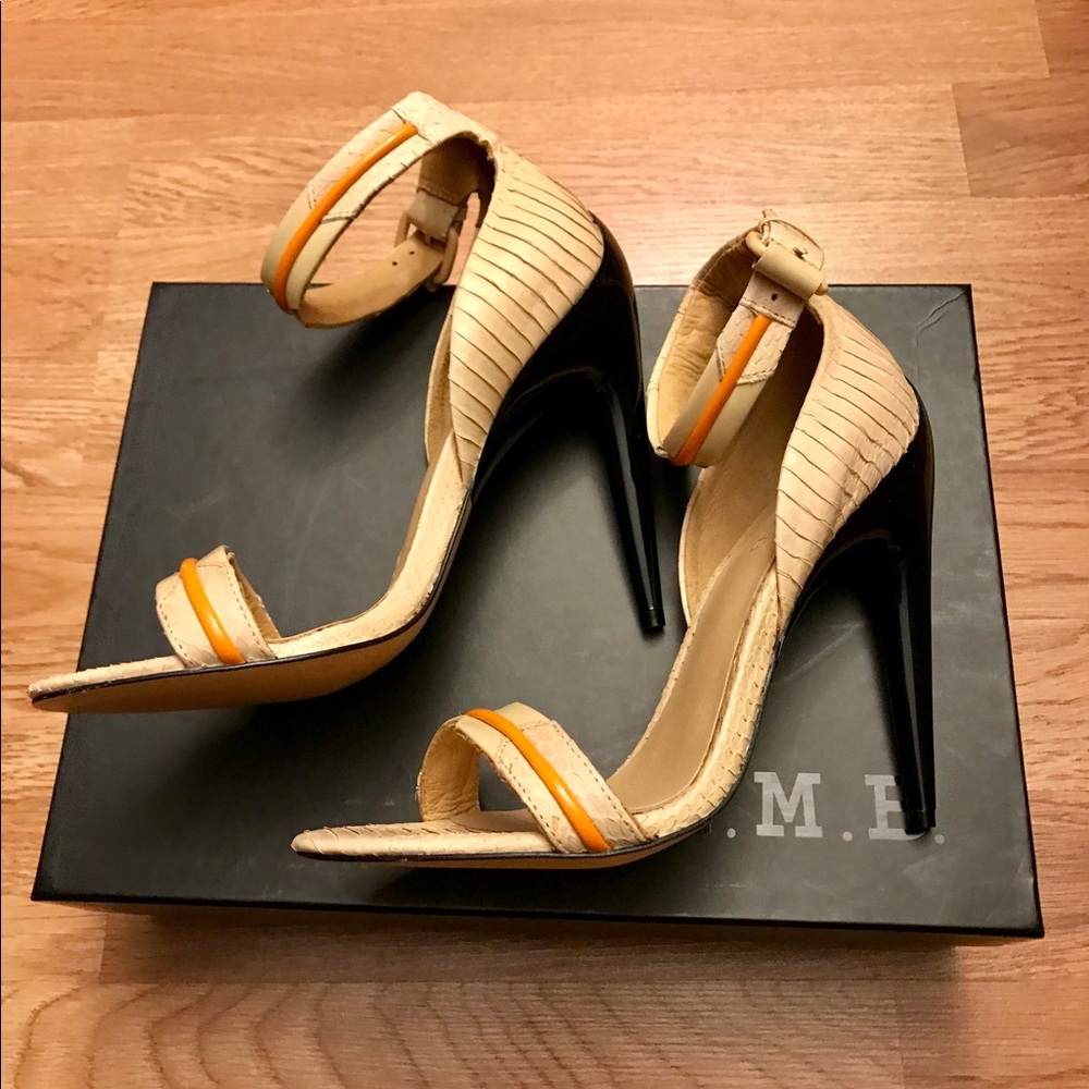 L.A.M.B. Jazmyn women’s pumps