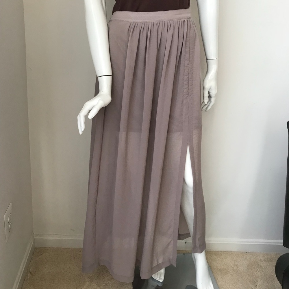 Maxi skirt with side slit
