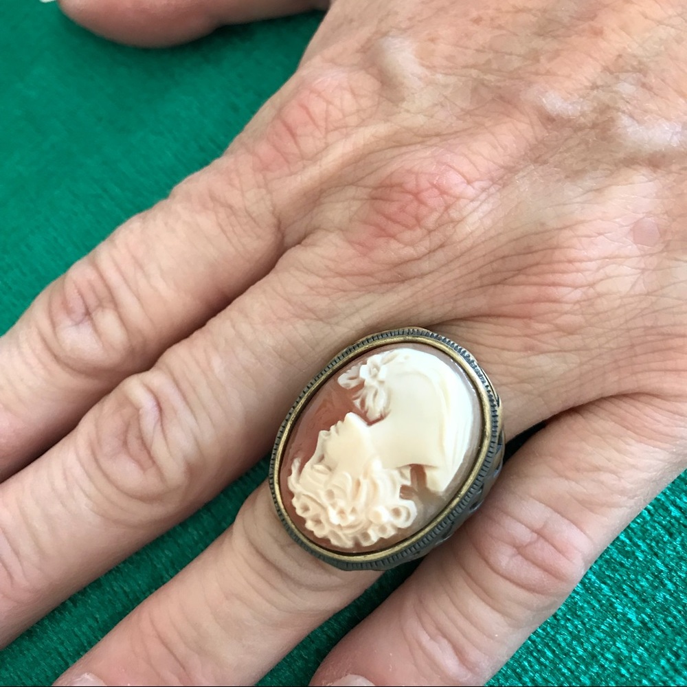 Cameo ring