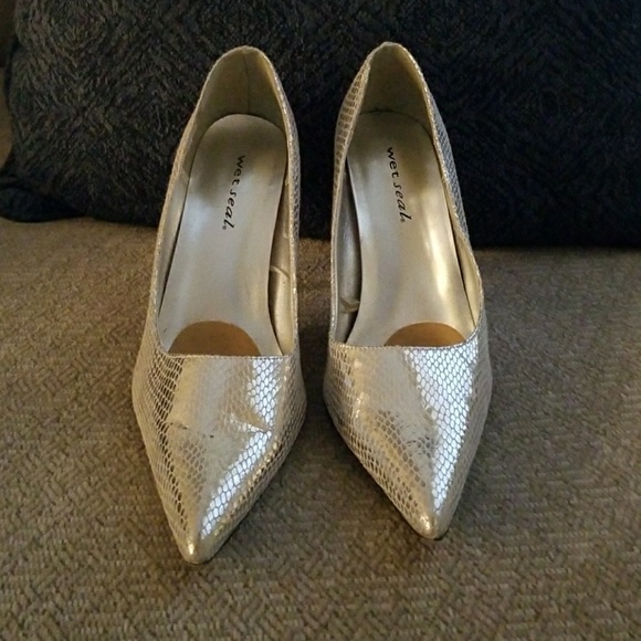 High Heels - Picture 2 of 4