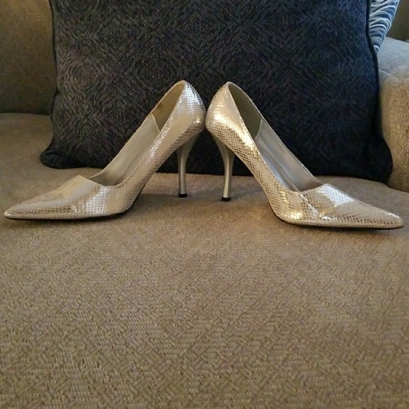 High Heels - Picture 3 of 4