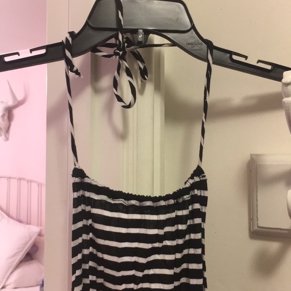 Black & white stripped halter top - Picture 2 of 3