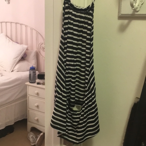 Black & white stripped halter top - Picture 3 of 3