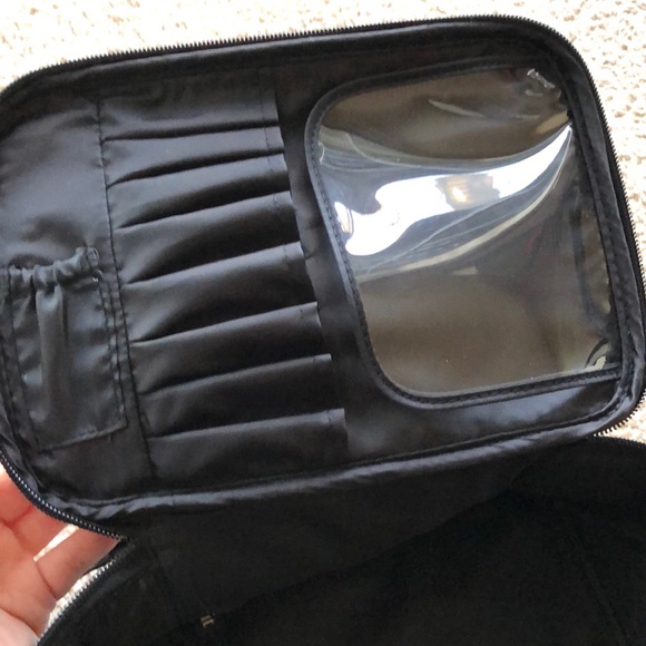 Benefit travel bag new - Picture 4 of 5