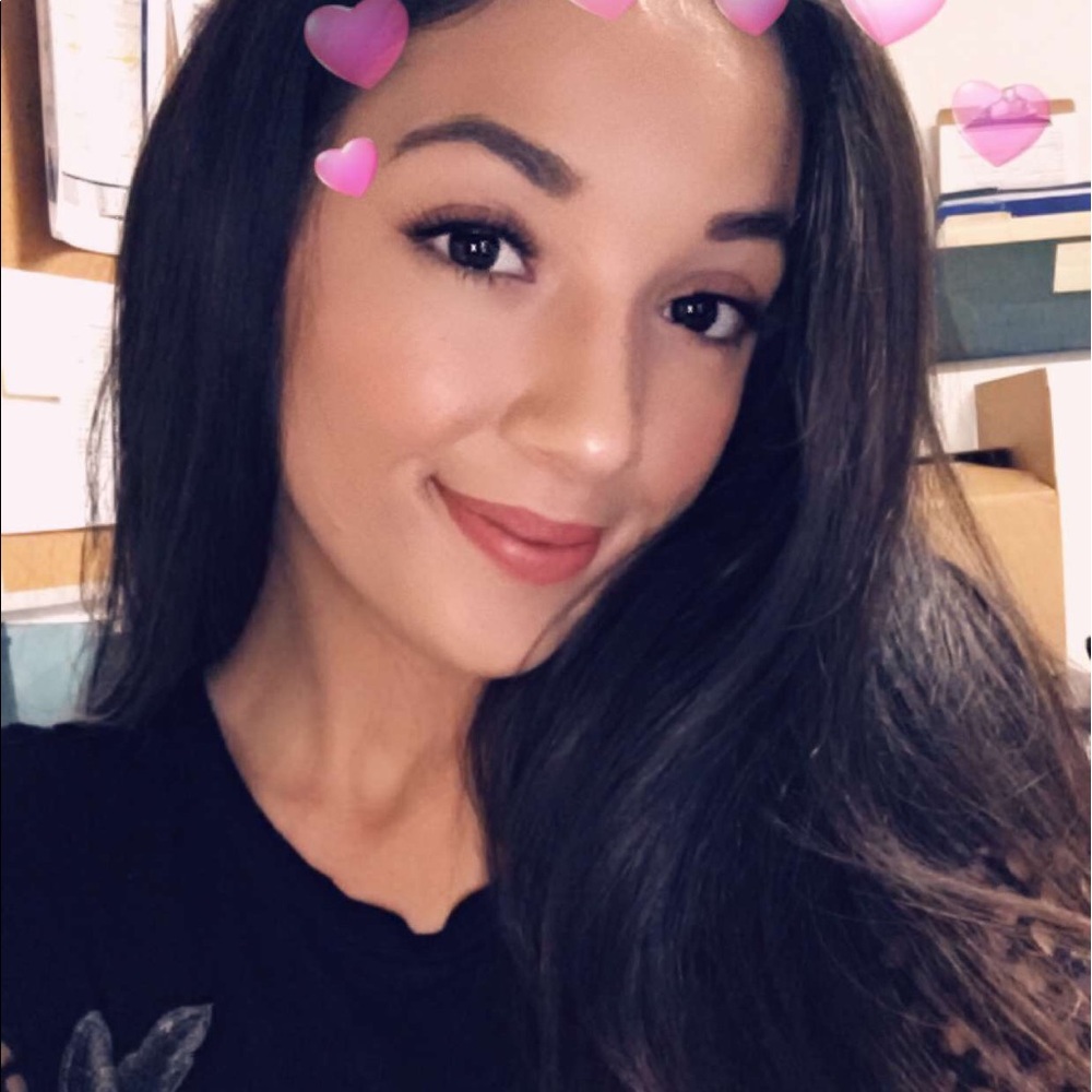 Meet your Posher, Alexis