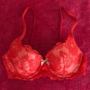 Victoria’s Secret // Red Lace Bra, Size 32C 💋