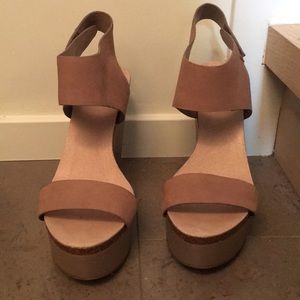 BRAND NEW Vince Camuto Wedges