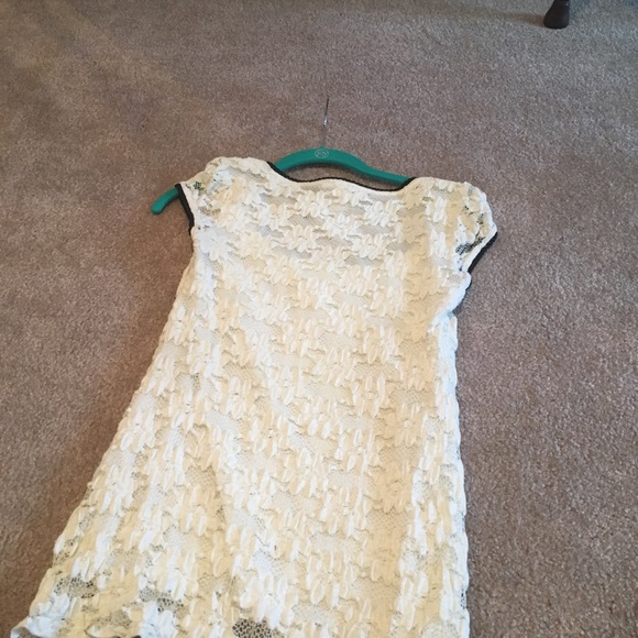 ❤️ White lace top with black accent junior medium - Picture 4 of 4