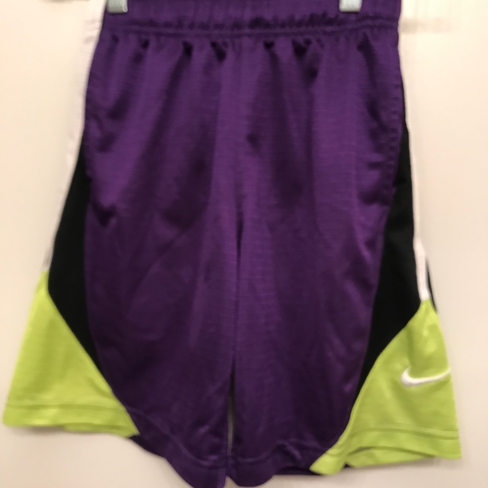 ⚽️🏀🏈⚾️🎾Boys Nike Shorts
