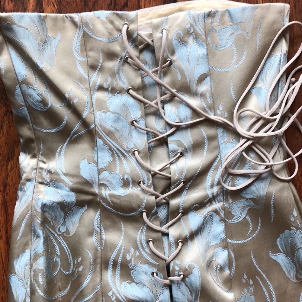 Moda strapless dress