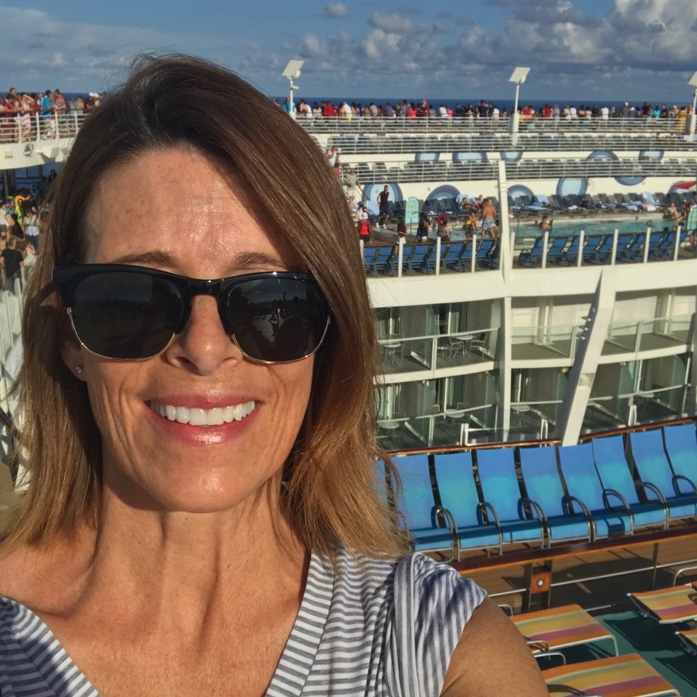 Meet your Posher, Lora