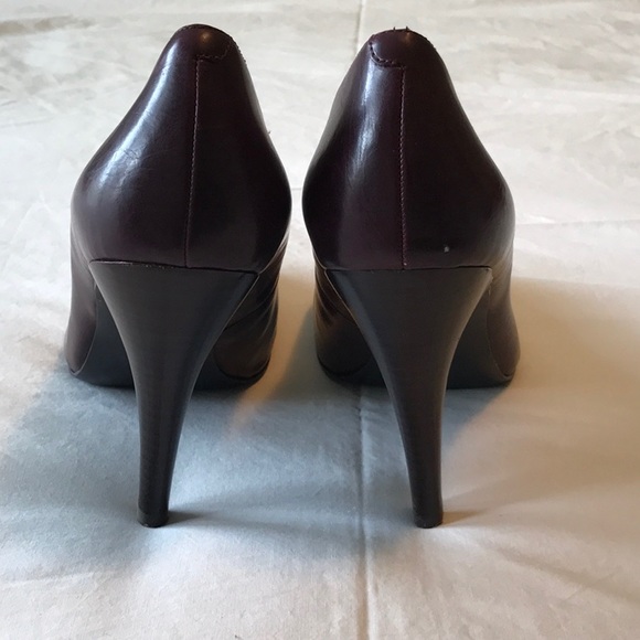 🌻Round toe purple / maroon heels - Picture 3 of 3