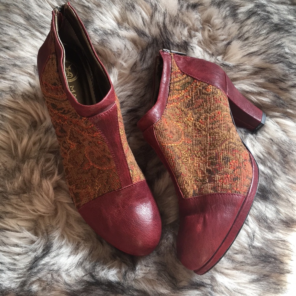 Marchez Vous Red Leather Embroidered Booties
