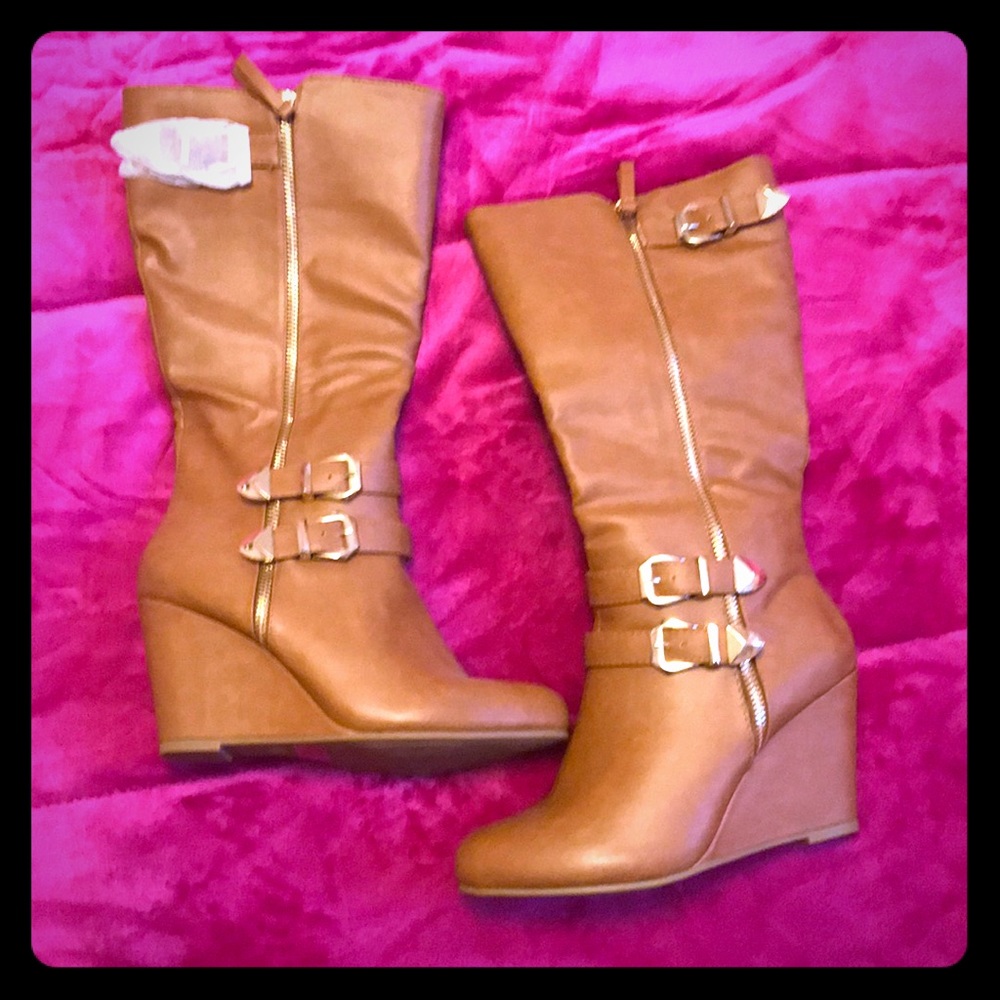 Wedge boots 👢