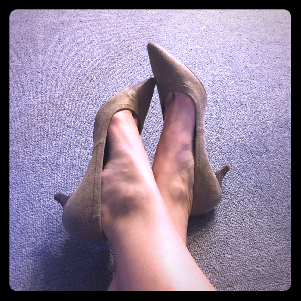 ❤️sold❤️Bandolino Golden/tan kitten 👠 heels