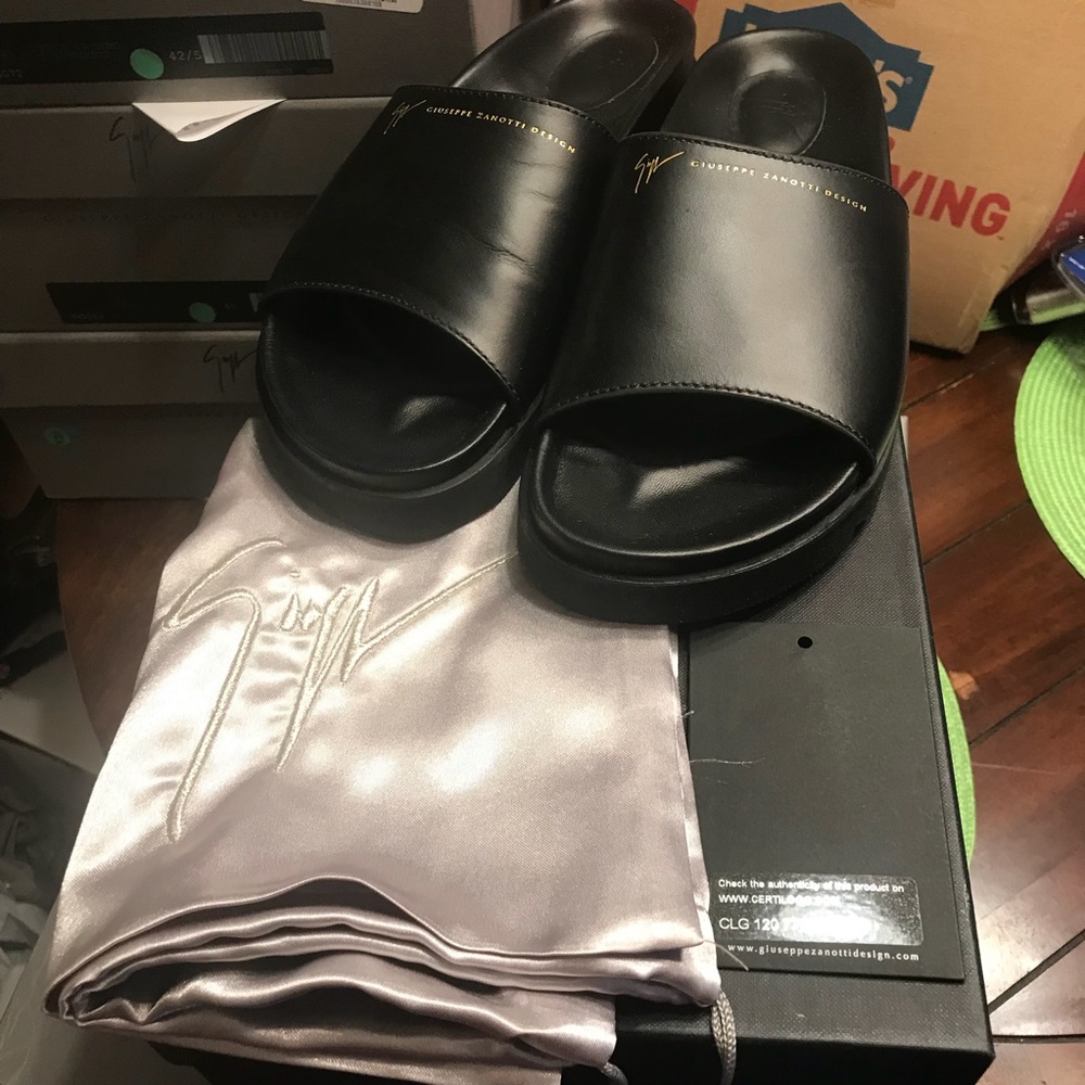 SOLD! NIB Giuseppe Zanotti Black Leather Slides - Picture 1 of 5