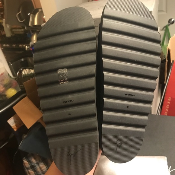 SOLD! NIB Giuseppe Zanotti Black Leather Slides - Picture 4 of 5