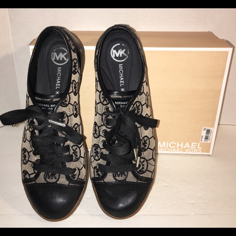 OFFERS! Beautiful Michael Kors Sneakers Sz 8 1/2M