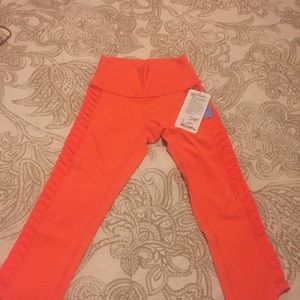 Lululemon crops size 4