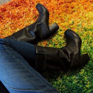 Gorgeous Timberland Leather Heeled Boots!