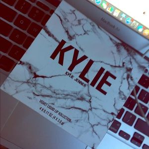Kylie Jenner Velvet Liquid Lip Kollection