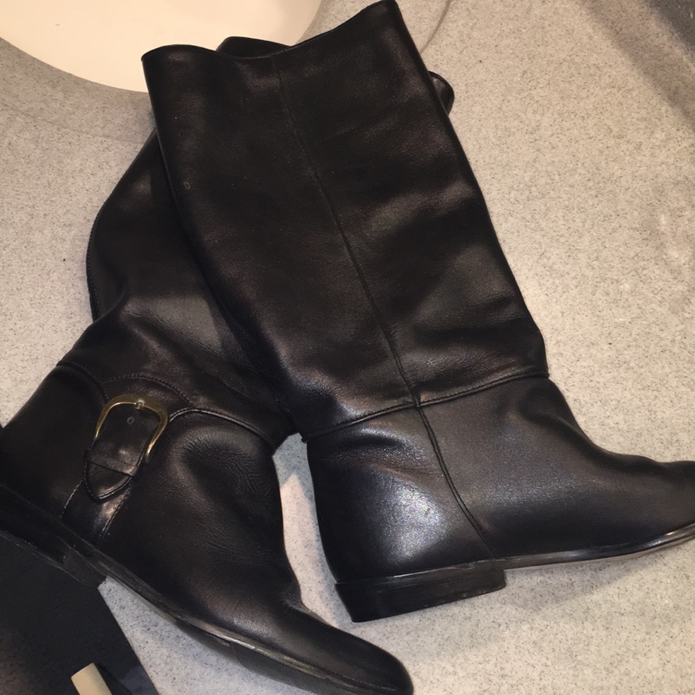 Reposh too big. GUC.  Black leather boots