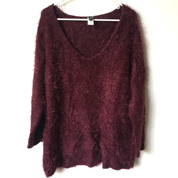 Windsor Sweaters - Windsor Burgundy Furry V-Neck Sweater Size Small