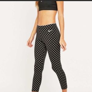 3/4 length Nike leggings