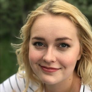 Meet your Posher, Larissa