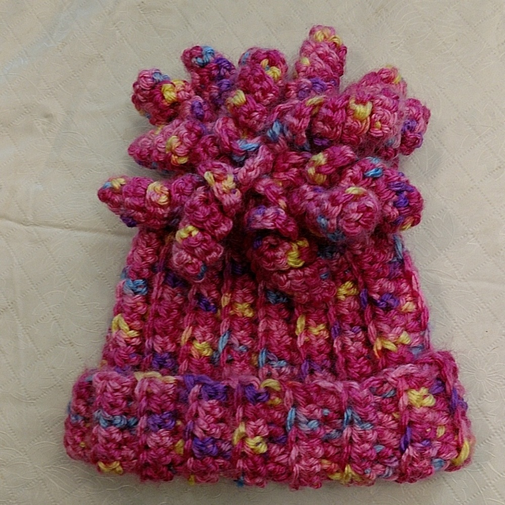 Curly-Q Hat