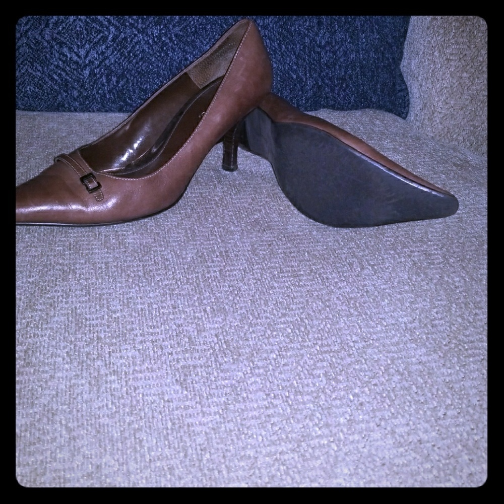 Pointy toe heels