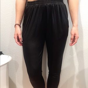 Elastic high waisted leggings