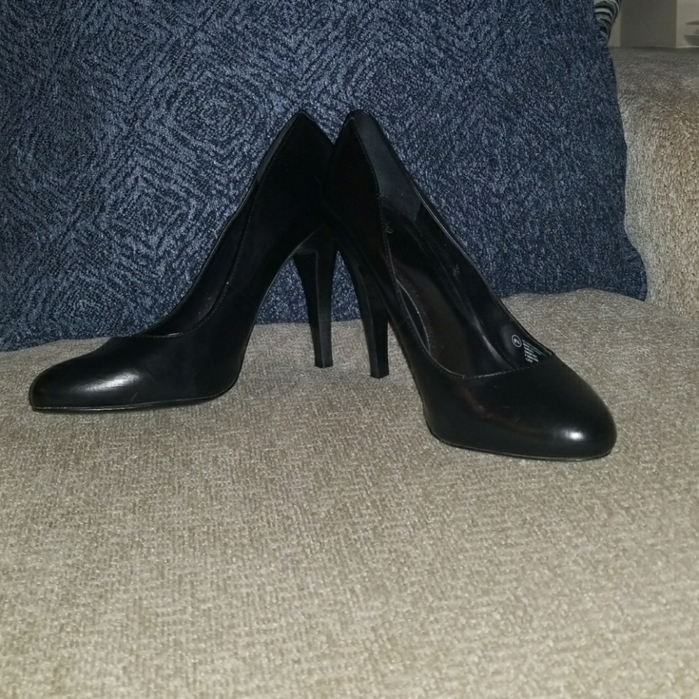 Black high heels - Picture 2 of 4