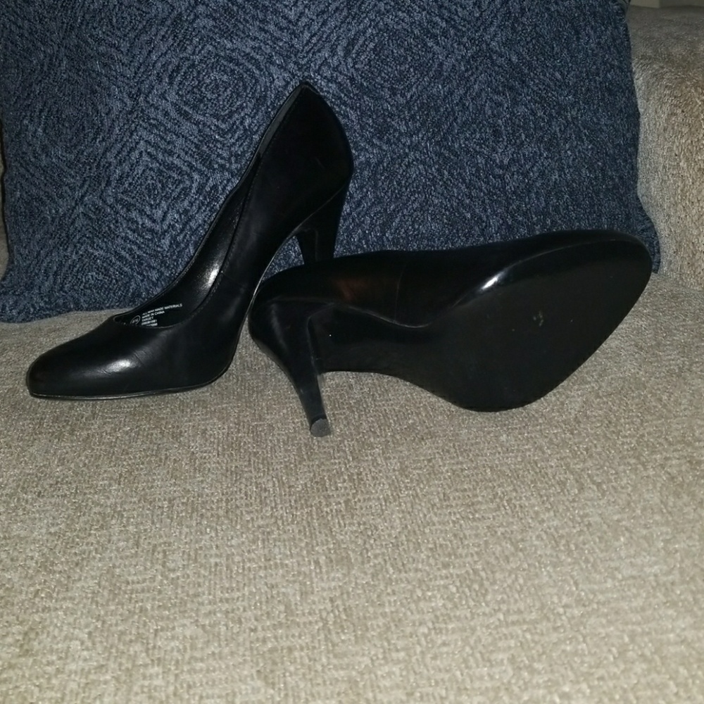Black high heels - Picture 3 of 4