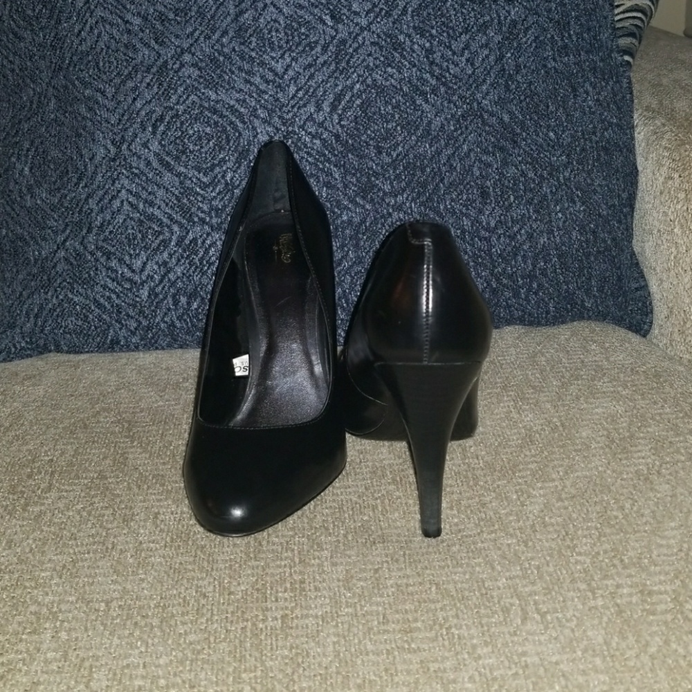 Black high heels - Picture 4 of 4