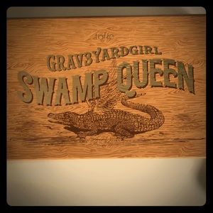 Taste Grav3yardgirl Swamp Queen palette