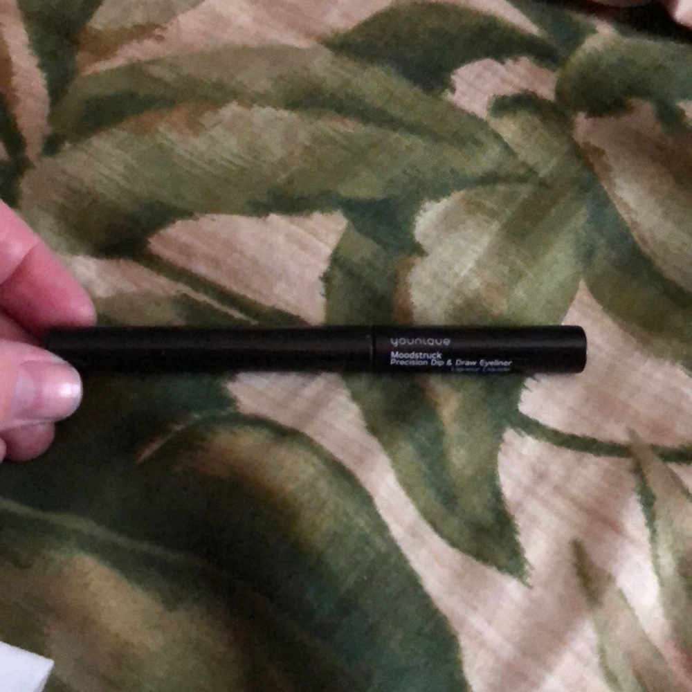 Younique dip and draw liner