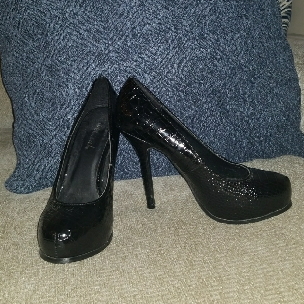 Black platform heels - Picture 2 of 4